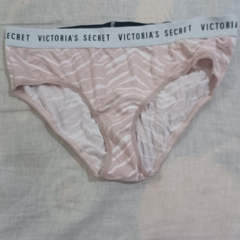 Victoria's secret hipster panties size large